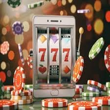 gold slots APP ဒေါင်းလုဒ် Android iOS မြန်မာ ကစားသူ ဖုန်းဖြင့် slot game ကစားနေသောပုံ